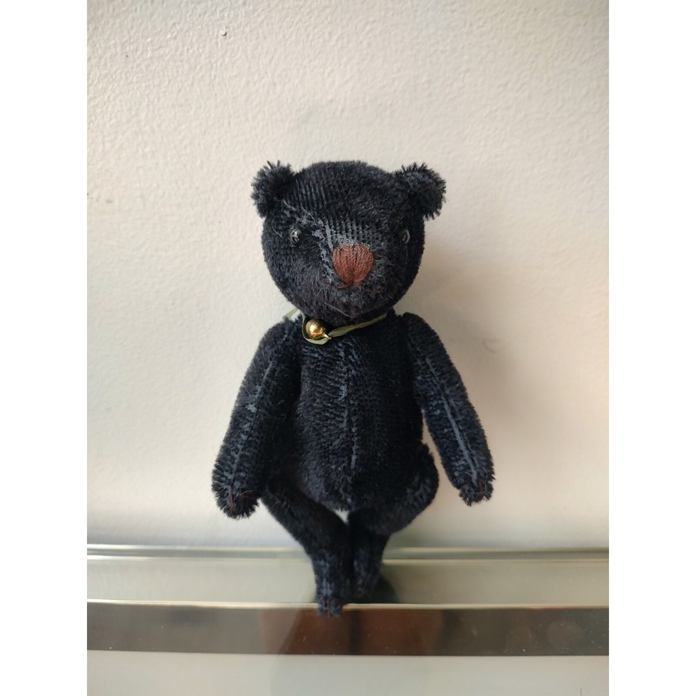 1999 Character Collectibles Ontario CA teddy bear primitive style bell green
